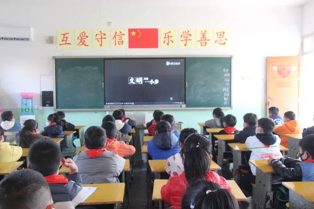 营救迷路的小男孩